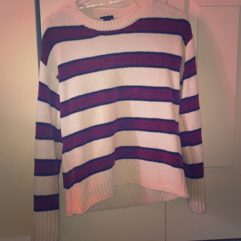 Red white and navy blue sweater